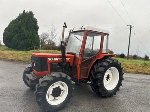 Tracteur agricole Fiat 50-66 4x4 de 1992, 110 CV, transmission par engrenages, cabine fermée, motoculteur utilitaire agricole - Product Image 1