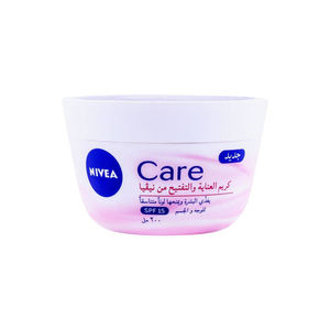 Crema Hidratante Iluminadora Diaria Nivea que Ayuda a Reducir las Manchas Oscuras y el Tono Desigual de la Piel para Mujeres, Hecha en Alemania - Product Image 1