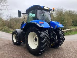 Tracteur 4x4 d'occasion/neuf à prix avantageux, New Holland avec chargeur et équipement agricole, machines agricoles - Product Image 6