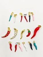 Ciondoli Personalizzati a Forma di Peperoncino Italiano, Charm in Smalto Rosso e Rosa con Zirconi per Creare Collane e Bracciali