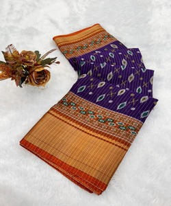 SOIE DOLA ATTRACTIVE AVEC SAREE IMPRIMÉ ZARI AVEC BLOUSE NON COUCHÉE VÊTEMENT DE MARIAGE PRIX DE GROS VÊTEMENT ETHNIQUE VIOLET - Product Image 1