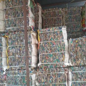 Déchets de bouteilles PET, matériau recyclé, approvisionnement en vrac pour l'industrie plastique - Product Image 1