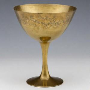 HolyStemware Gloria santificada Cáliz de vino vintage Copa de latón religioso adornado Ideal para altares de iglesia y ofrendas espirituales - Product Image 1