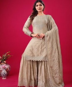 Abaya islamique modeste pour femmes, soutien-gorge intégré en velours de Dubaï, longueur au sol, caftan élégant, costumes turcs de luxe, punjabi indien - Product Image 1