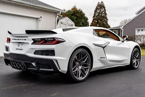 Chevrolet Corvette Z06 Cabriolet Blanc 2024 Certifié d'Occasion en Excellent État Boîte Automatique Turbo Gauche Transmission Intégrale Cuir Clair ACC - Product Image 4