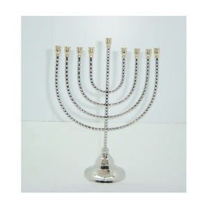 Menorá de Metal Niquelado de Primera Calidad en Oferta, Menorá Religiosa de Latón Hecha a Mano con Relieve de Alta Calidad para Decoración de Iglesias Judías - Product Image 1