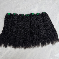 Extensiones de cabello humano Pixie Curly Bundles, color natural, rizos suaves y definidos, puntas completas, para pelucas y estilos de trenzas.
