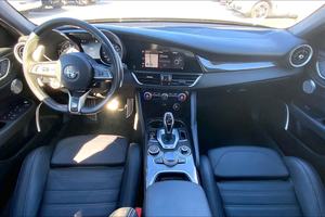 Alfa Romeo Giulia Quadrifoglio 2023, moteur V6 2,9 L, propulsion arrière, boîte automatique, berline - Product Image 5