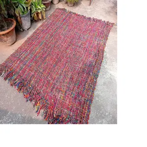 Custom made sari seda tapetes feitos de fios de seda sari reciclados ideais para uso por decoração de casa e lojas de têxteis-lar