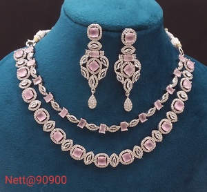 Superbe ensemble de bijoux en diamants américains pour femmes | Collier et boucles d'oreilles étincelants, idéaux pour les célébrations et les occasions spéciales - Product Image 4