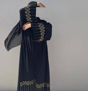 Abaya luxueuse en soie noire à manches longues, anti-rides, faite à la main, ornements dorés, vêtements de prière musulmans traditionnels - Product Image 2