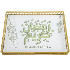 Élégant plateau de service ovale en or avec motif floral complexe et bords décoratifs, parfait pour un service et une décoration élégants - Product Image 4