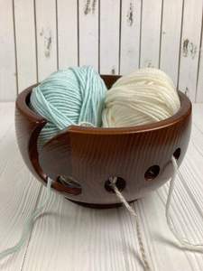 Bol à fil en bois artisanal simple et portable - Conception écologique et durable avec une coupe en spirale lisse pour les amateurs de tricot - Product Image 6