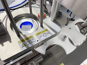 60 علبة/دقيقة آلة خياطة أوتوماتيكية للوجبات الخفيفة يمكن تعليب جرة التونة الأليفة آلة التعبئة والإغلاق - Product Image 4