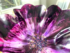 Bol décoratif en résine en forme de fleur violette Accent artisanal artistique pour le rangement de la cuisine ou le style de Table basse décorative - Product Image 4