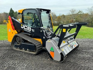 Chargeuse compacte sur chenilles JCB 150T Eco avec broyeur forestier FAE pour défrichage - Product Image 1