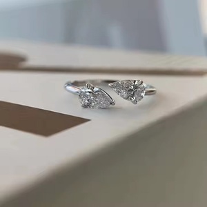 Bague ouverte minimaliste en or 14 carats avec tige de dérivation et deux pierres avec poire en laboratoire diamant de fiançailles anniversaire cadeau de fête de mariage - Product Image 1