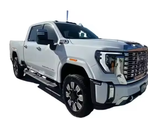 GMC Sierra 2500HD Denali Crew Cab 4WD 2024, conduite à gauche, intérieur foncé, pneus R18, véhicule d'occasion à faible kilométrage et toit ouvrant panoramique - Product Image 1