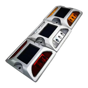 Borne routière LED blanche, lumière d'avertissement, résistante aux intempéries, en aluminium, montage au sol solaire, marquage routier, IP68, marqueur de voie d'accès, visibilité de 800 m - Product Image 2