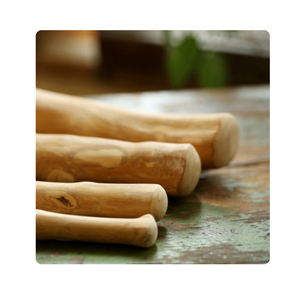 Las fuentes de madera sostenibles se utilizan en el proceso de envejecimiento para mantener la responsabilidad ambiental masticar madera de café para perros - Product Image 1