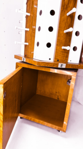 Soporte de exhibición de gafas giratorio clásico con varilla de madera para tiendas de óptica-Soporte de exhibición de anteojos al por mayor - Product Image 2