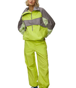 Chándal cortavientos OEM para mujer, ropa deportiva cortavientos personalizada para correr, chándal informal de moda para mujer, chaquetas y pantalones de talla grande para mujer - Product Image 1