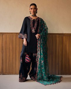Magnifique salwar kameez pakistanais noir, coupe droite, avec un magnifique design de col et bordure, accompagné d'un ensemble de dupatta assorti, au prix de gros. - Product Image 3