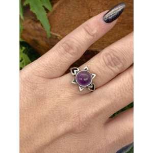 Bague ajustable en argent et plaqué or 18 carats avec cristal d'améthyste - Bagues de luxe en pierres précieuses pour fêtes, mariages, anniversaires et cadeaux - Product Image 2