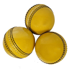 Nouvelle arrivée de boules jaunes en cuir personnalisées et confortables à vendre FABRIQUÉ au Pakistan Nouveau design de boules jaunes en cuir - Product Image 1