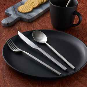 Elegante Juego de Cubiertos de Metal, Juego de Cubiertos de Acero Inoxidable con Mango de Diseño Plateado, Pulido Espejo, Duradero, Moderno, de Cinco Piezas para Bodas - Product Image 6