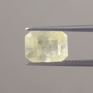 Zafiro Azul Amarillo Natural, Gema Suelta, Certificado IGI, Grado AAA, 11.5x8.5mm, Corte Esmeralda, 5.83 Quilates, Encerado/Lucido Ligero, Fino - Product Image 1