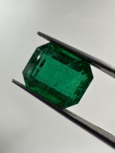 3.35 carats couleur vert vif meilleure qualité naturelle zambienne de qualité supérieure pierre précieuse en vrac coupe émeraude pour une utilisation de bijoux haut de gamme - Product Image 4