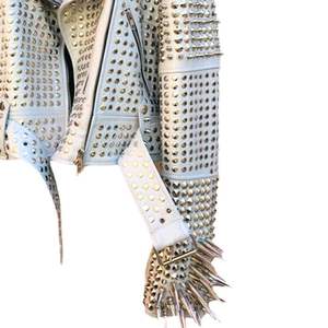 Chaqueta de cuero genuino de motorista con tachuelas para mujer, ropa de invierno Premium de manga larga para mujer 2025 - Product Image 5