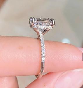 Anillo de compromiso de moissanita con corte de cojín de 3 CT, anillo de promesa de aniversario de boda de oro blanco de 14 quilates, anillo de aniversario de diamante con corte de cojín - Product Image 4