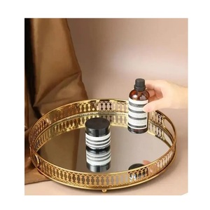 Bandeja de metal espejada hecha a mano de primera calidad para la decoración de la sala de estar, el dormitorio y el tocador con elegantes detalles reflectantes brillantes. - Product Image 2