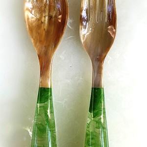 Juego de Servidores de Ensalada con Mango de Resina, Servidores de Ensalada de Madera Natural con 2 Espátulas, Utensilios Hechos a Mano Sostenibles - Product Image 6