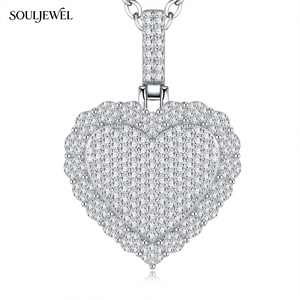 Souljewel - Colgante de Lujo con Corazón de Moissanita Certificado por GRA, Chapado en Rodio, Plata 925, Corte Cojín, Engaste de Garras, Unisex, para Uso Diario - Product Image 1