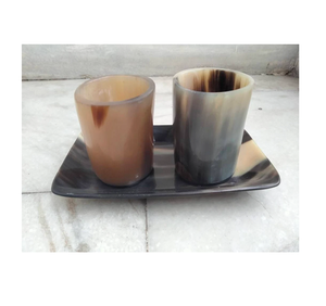 Corne à bière décorative de haute qualité, vente en gros d'usine, couleur naturelle, corne viking, chope à bière avec plateau de service - Product Image 1