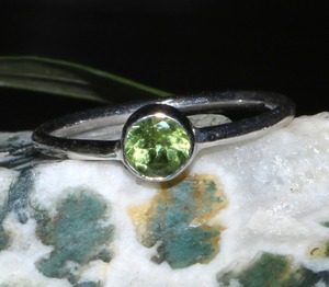 Bague en argent sterling 92,5 avec pierre précieuse péridot vert, bijoux faits à la main, cadeau de naissance d'août pour elle - Product Image 3