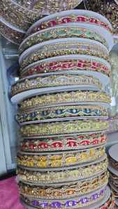 Vente en gros 1 pièce Bordure en dentelle à sequins brodée Sabyasachi indienne 100% polyester Écologique Style vintage Perles - Product Image 3