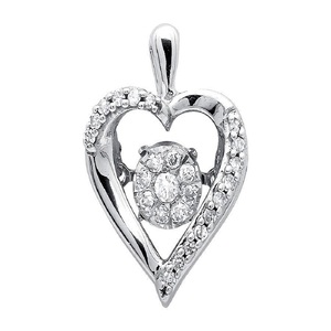 Colgante de Corazón de Plata S925 con Diamante Moissanite Redondo, Regalo para el Día de San Valentín o Ocasiones Especiales - Product Image 1