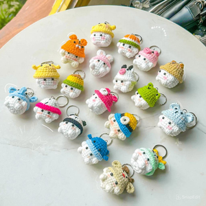 Llavero Clásico Tejido a Mano con Hilo Amigurumi, Accesorio Artesanal Personalizado, Duradero, de Acero Inoxidable que Cambia de Color - Product Image 3