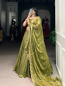 Lehenga choli de style pakistanais pour demoiselles d'honneur, fêtes de mariage fantaisistes, tenues de travail en soie et coton tissées - Product Image 2