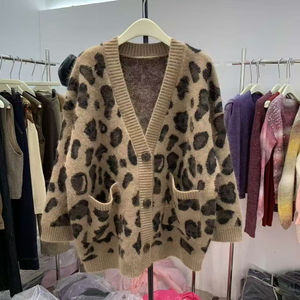 Cárdigan de punto grueso y cálido con estampado de leopardo, largo y holgado, con cuello de lazo y encaje, talla grande, informal para invierno y primavera - Product Image 1
