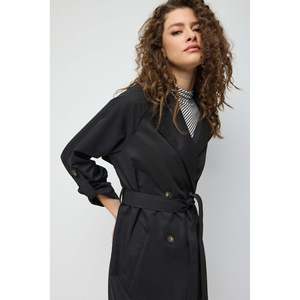 Abrigo Largo Tipo Gabardina con Cinturón Negro - Product Image 3