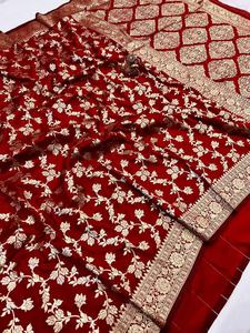 El último diseñador Soft Zari Weaving Border Saree de FabZone - Product Image 5