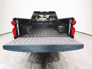 Silverado 1500 4x4 2024 Usada en Excelentes Condiciones a Precio de Mayoreo, Bajo Kilometraje, Sin Problemas Mecánicos, Lista para Conducir - Product Image 4