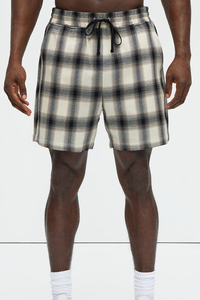 Trendy Summer Plaid <b>Shorts</b> for <b>Men</b> Featuring a Comfortable Fit, <b>Lightweight</b> Fabric and Classic Pattern Ideal for Casual Outings - Product Image 4