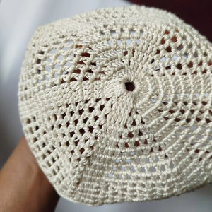 หมวกคูฟีคุณภาพส่งออกสำหรับผู้ชาย ถักมือ ปักลาย หมวกบีนนี่สำหรับละหมาดของชาวมุสลิม ผ้าฝ้ายพรีเมียม ขอบยางยืด หมวกคูฟีแบบมาซรี บังคลาเทศ - Product Image 4