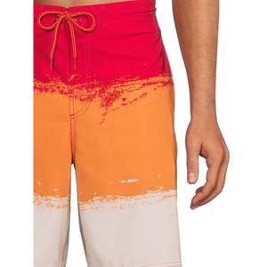 Vente en gros de shorts de bain pour hommes, logo personnalisé, short d'entraînement athlétique avec style décontracté, anti-rides et caractéristiques écologiques - Product Image 4